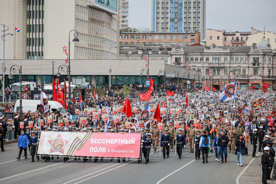 «Бессмертный полк» и Парад Победы во Владивостоке объединили 35 тысяч человек