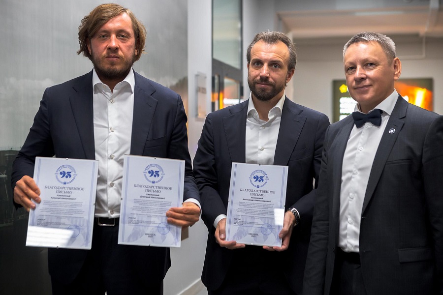 6O4A4067 2000 2000 195688