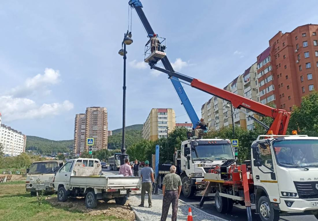Na Admirala Gorshkova perenosyat opory ulichnogo osveshcheniya 1 