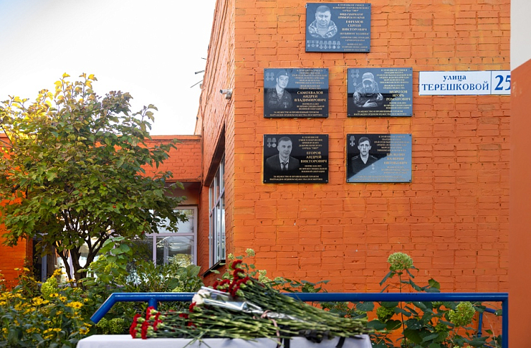 nz6e93gl2fe7iydpiip77q36moka2ixc