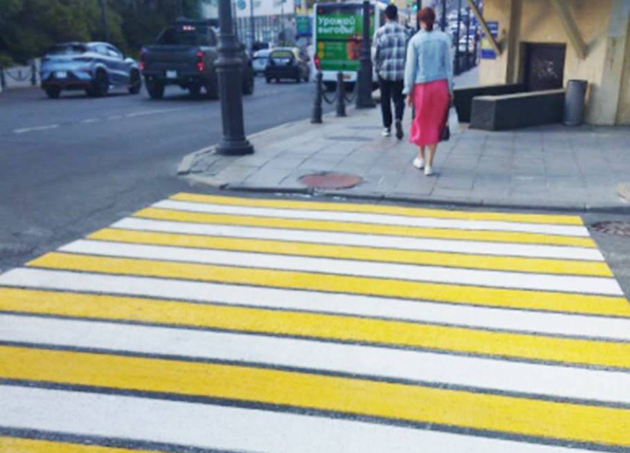 Na perekhodakh vo Vladivostoke ispolzuyut spetsialnye protivoskolzyashchie pokrytiya 1 