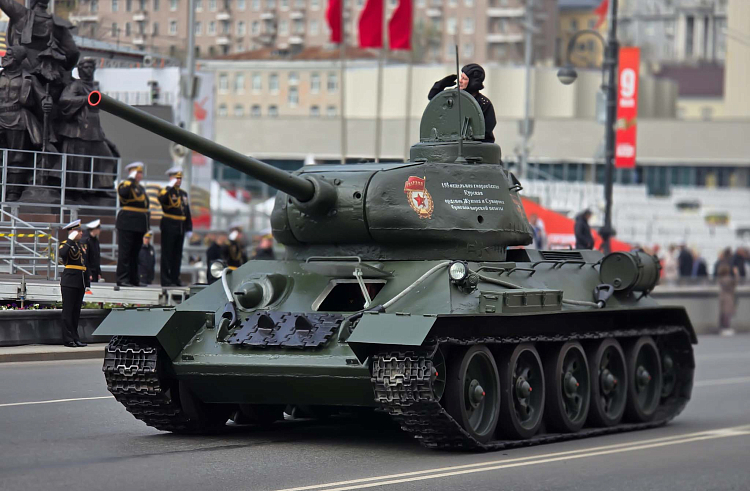 Во Владивостоке начинаются вечерние репетиции военного парада