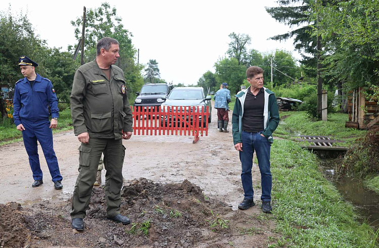 Последствия ливней продолжают ликвидировать в Приморье